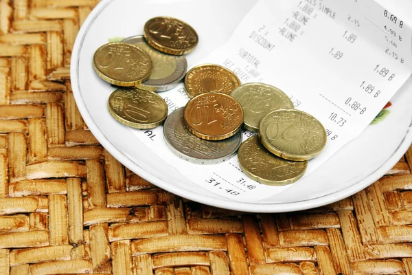 Trinkgeld Auf Einem Restauranttisch — Stockfoto