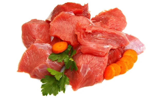 Сырое свежее мясо, нарезанное кубиками — стоковое фото