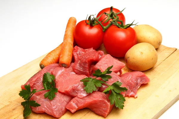 Carne fresca cruda cortada en cubitos —  Fotos de Stock