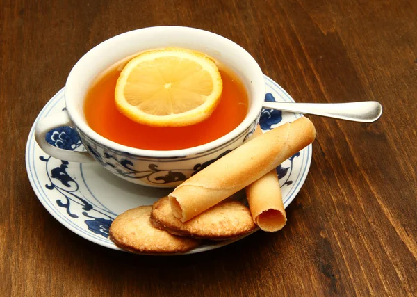 Taza de té con galletas —  Fotos de Stock