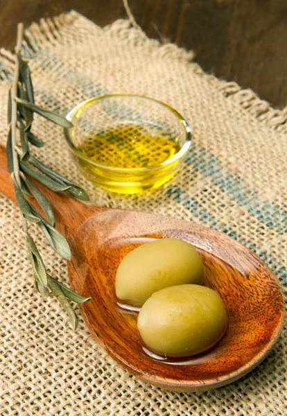 Olajbogyó és olívaolaj — Stock Fotó