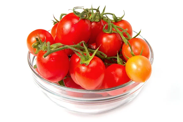 Свежие помидоры над белым — стоковое фото