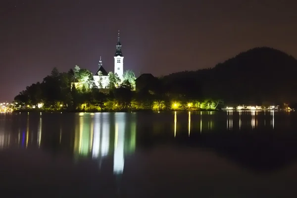 Ночная панорама озера Блед в Словении — стоковое фото