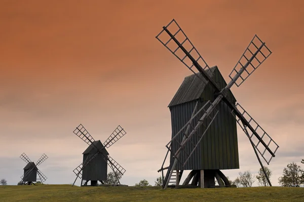 Viejos molinos de viento de madera en Suecia Fotos de stock