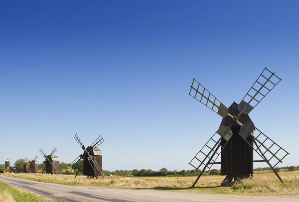 Oude houten windmolens in Zweden — Stockfoto