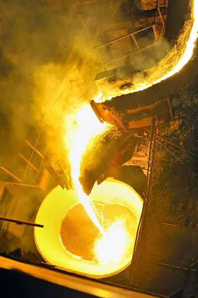 Gieten van gesmolten staal — Stockfoto