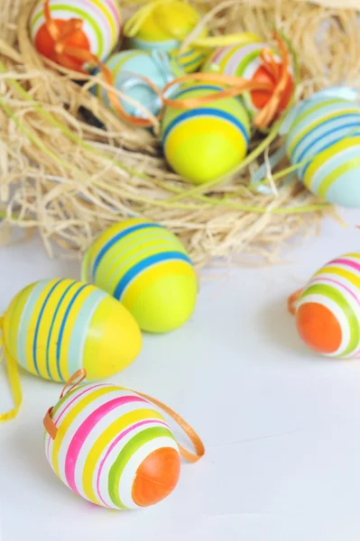 Розфарбовані барвисті великодні яйця — стокове фото