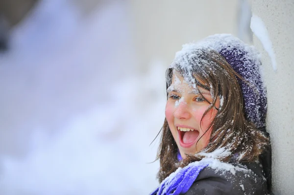 冬時間での女の子 — ストック写真