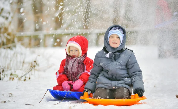 Kids sit on sled — Stock Photo, Image