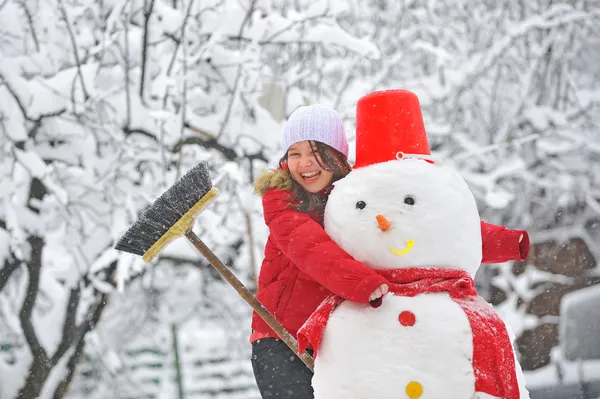 Boneco de neve e menina — Fotografia de Stock