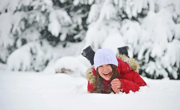 Spelen in sneeuw — Stockfoto
