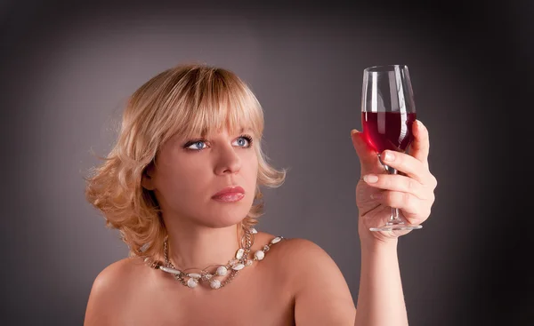 빨간 유리 와인 여자 — 스톡 사진