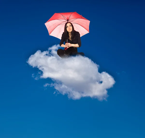 Žena sedí na mrak — Stock fotografie