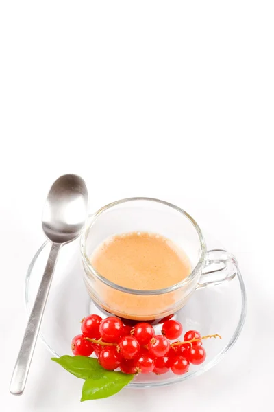 Foto Von Espresso Mit Johannisbeere Glasschale Auf Weißem Hintergrund — Stockfoto