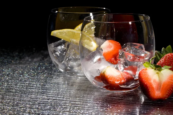 Strawberries and lemon on ice - Cocktail Dessert — Stock Photo, Image