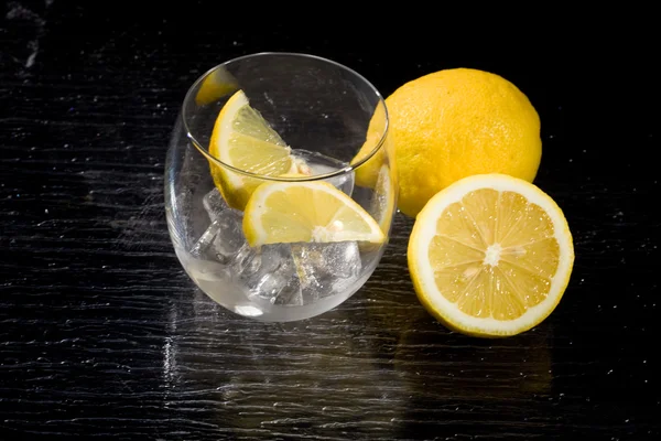 Fotografie Citronu Kostky Ledu柠檬在冰块上的照片 — Stock fotografie