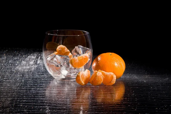 Mandarinen auf Eis - Cocktail-Dessert — Stockfoto