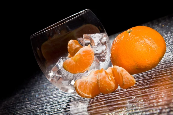 Фото Апельсиновых Мандаринов Кубиках Льда — стоковое фото