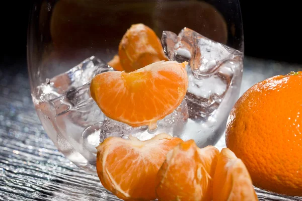 Mandarinen auf Eis - Cocktail-Dessert — Stockfoto