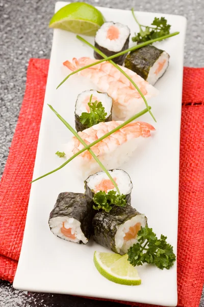 Sushi en sashimi — Stockfoto