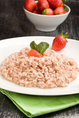 çilek ve şampanya risotto