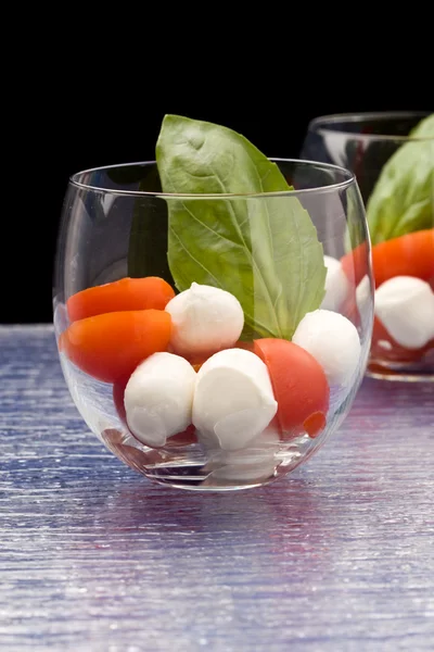 Tomate Mozzarella aperitivo em vidro - Caprese — Fotografia de Stock