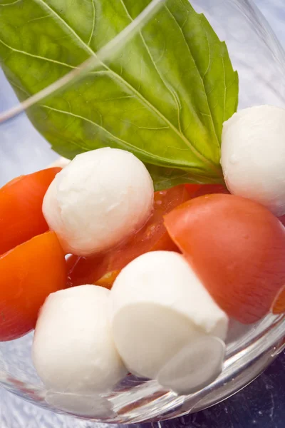 Pomidor przekąska mozzarelli w szkle - caprese — Zdjęcie stockowe