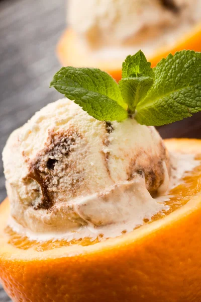 오렌지와 아이스크림-디저트 — 스톡 사진