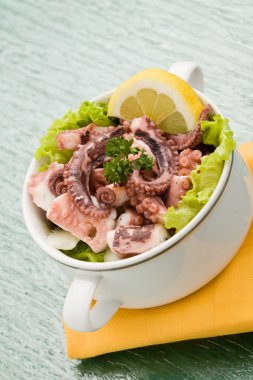 ahtapot salatası
