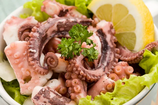 Салат из осьминога — стоковое фото