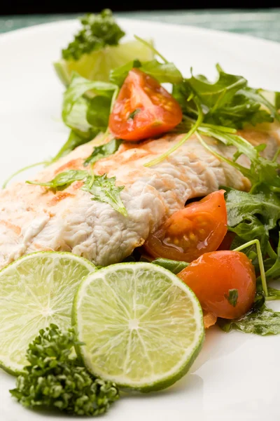 Grilled Chicken breast with salad — Stock Photo, Image