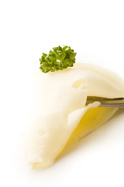 Fatia de queijo com salsa em garfo — Fotografia de Stock