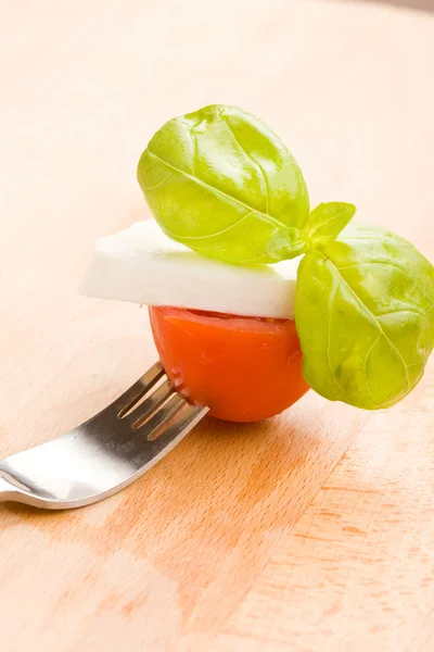 Fork with tomatoe and mozzarella — Stock Photo, Image