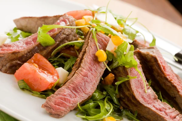 Meat with Rocket salad — Stock Photo, Image