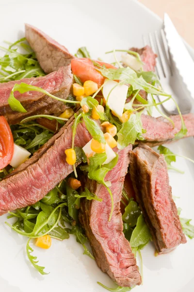 Meat with Rocket salad — Stock Photo, Image