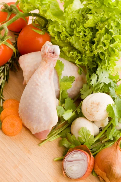 Kip met groenten — Stockfoto