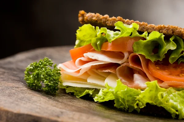 Pastırmalı sandviç — Stok fotoğraf
