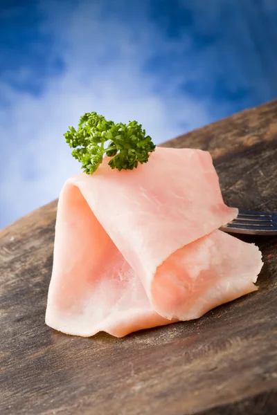 Ham segment met peterselie — Stockfoto