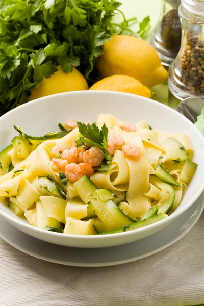 Pasta with Zucchini and Shrimps — Stock Photo, Image