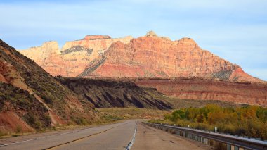 Zion canyon doğru sürüş