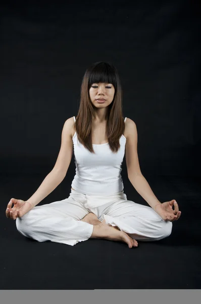Yoga menina asiática — Fotografia de Stock