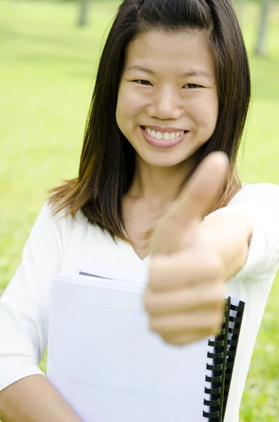 Asian Dziewczyna Daje Kciuk — Zdjęcie stockowe