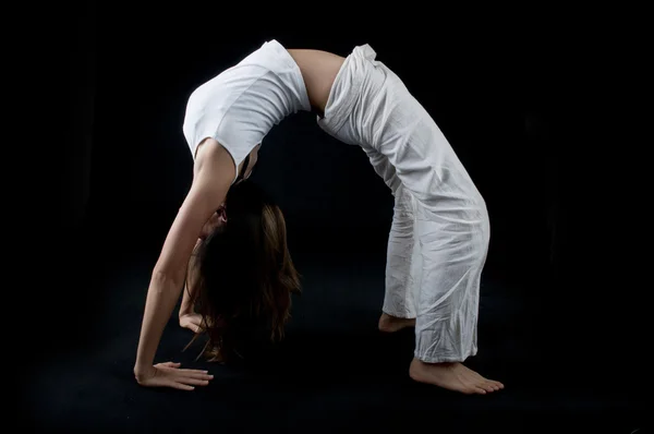 Девушка-йога — стоковое фото