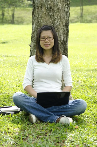 Young College Asian Girl Using Laptop Outdoor — Stock Photo, Image