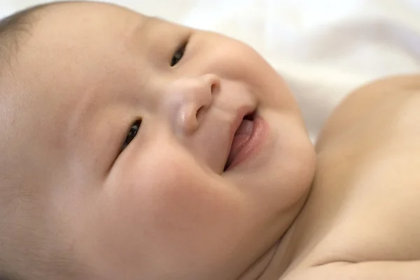 Asyalı Bebek Gülümseyen — Stok fotoğraf