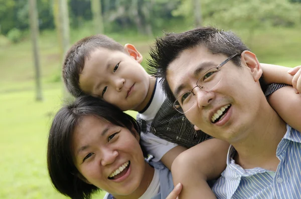 Famiglia asiatica — Foto Stock