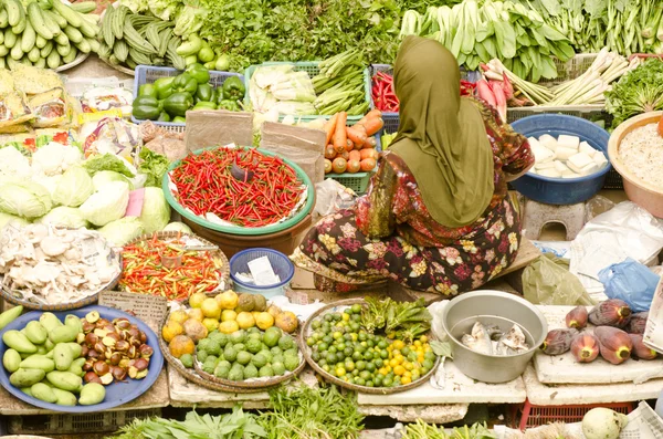 Selling at siti khatijah market — Stock Photo, Image