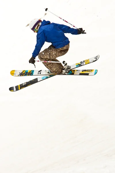 Freerider, saltando en una montaña — Foto de Stock