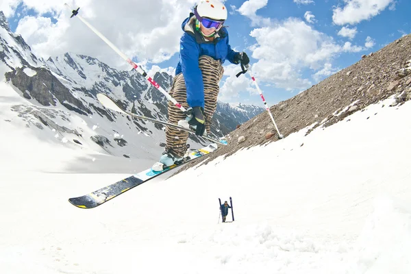 Freerider, saltare in montagna — Foto Stock