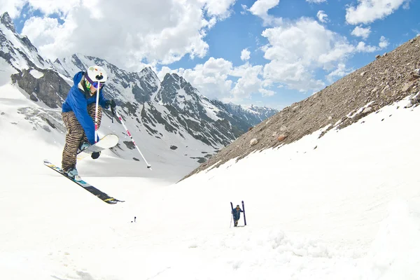 Freerider, skoki w górach — Zdjęcie stockowe